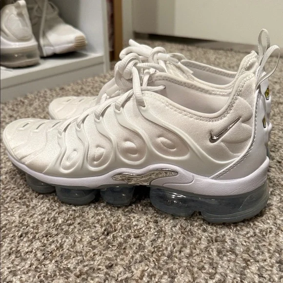 Nike Air VaporMax Plus in White - Picture 1 of 7